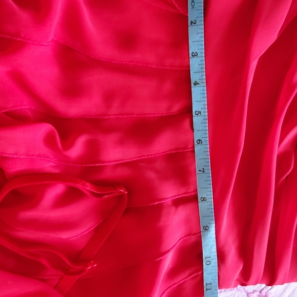 Beautiful silk dress 👗 😍 - Picture 7 of 8